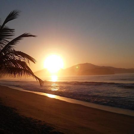 Chale No Condominio Verde Mar Na Praia Da Cocanha Caraguatatuba Exteriör bild